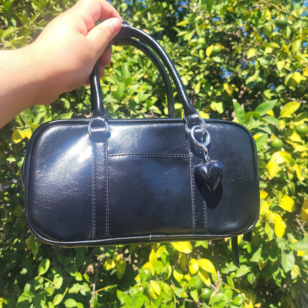 Chic Vinatge Black Shoulder Bag with Heart Charm